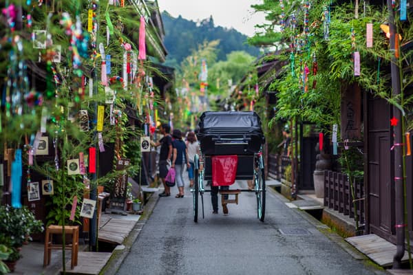 由導遊介紹當地美食！漫遊高山老街的遠足之旅♪