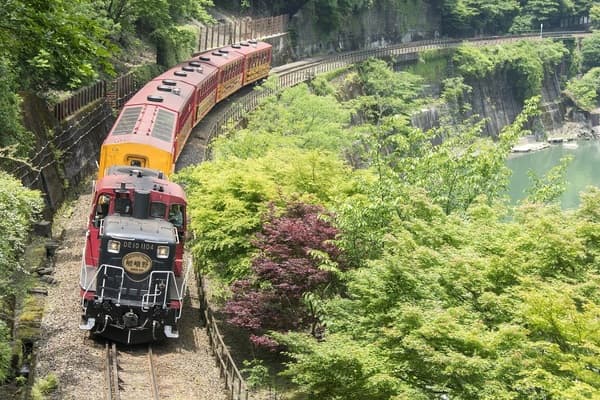 【28/4~5/5限定】嵯峨野觀光小火車與保津川遊船（附英文、普通話、韓文語音導覽） - 京都