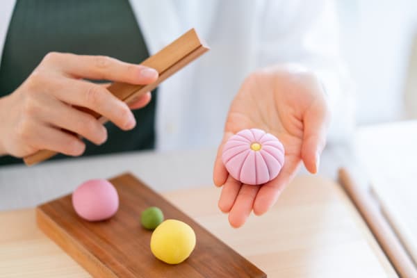 【星期六、日及公眾假期】在歷史古都鐮倉體驗日本文化！配合季節的練切和菓子製作體驗