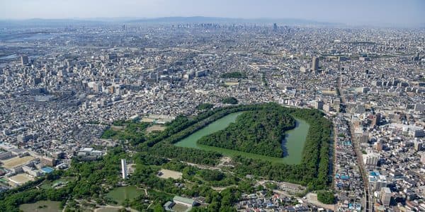 從大阪上空俯瞰世界遺產・古墳群，感受歷史的直升機飛行之旅