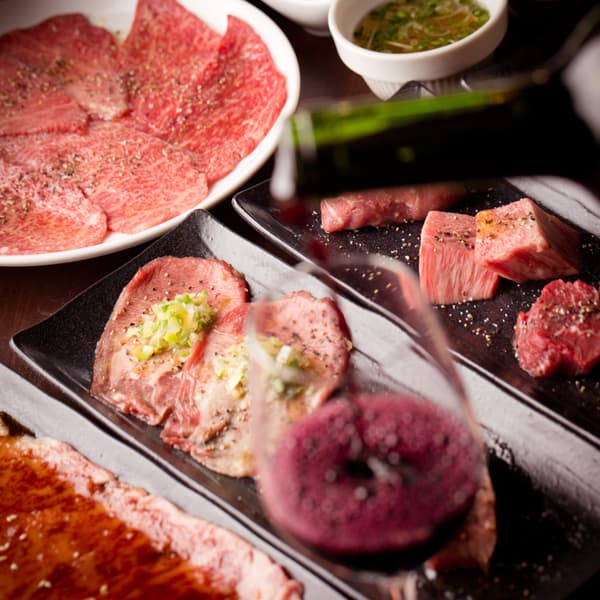 六本木：能享用13種肉類的廚師發辦套餐【平日】