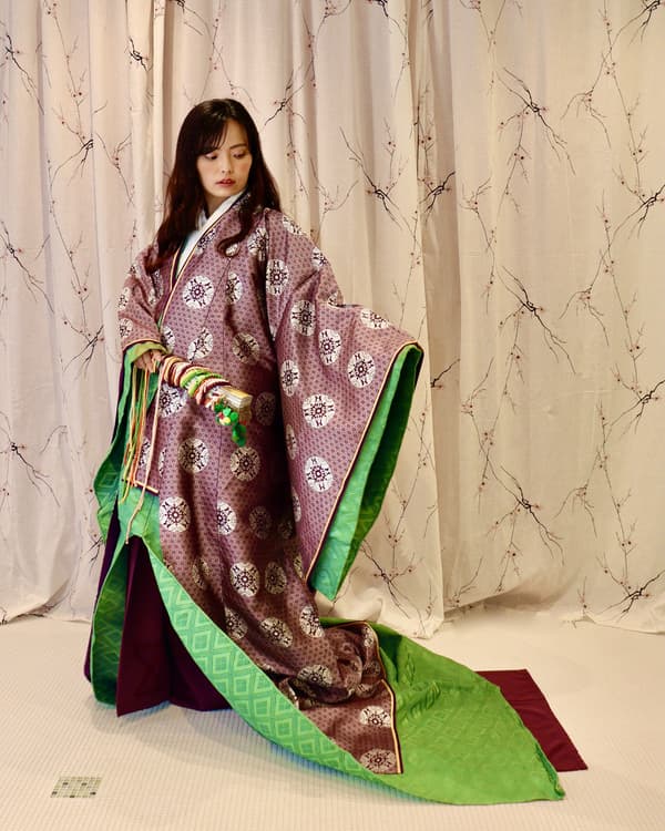 【平安時代服裝體驗】在東京也能變身成竹取公主輝夜姬◆穿上高級貴族女裝「小袿」任拍美照！（提供3種色系選擇）