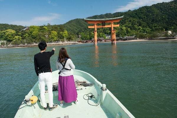 【18歲或以上】乘船去蠔養殖漁場和嚴島神社！參觀蠔養殖漁場&遊覽嚴島神社的票券