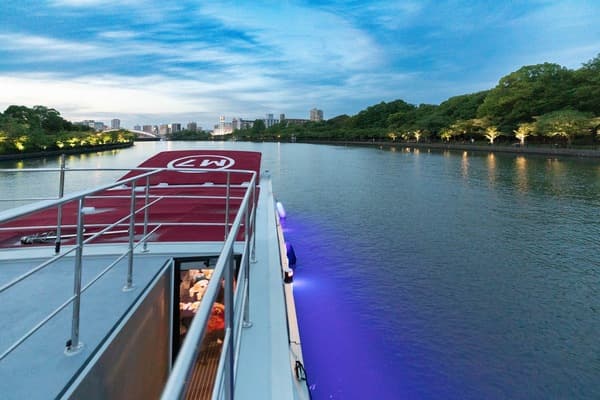 連接陸地與河川的最新款次世代電動觀光客船「Queen Bee M7」【共乘方案】