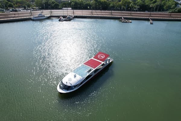 連繫陸地與河川的最新款次世代電動觀光客船「Queen Bee M7」【包船方案】