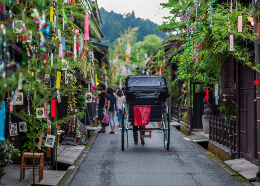 由導遊介紹 漫遊高山老街的遠足之旅