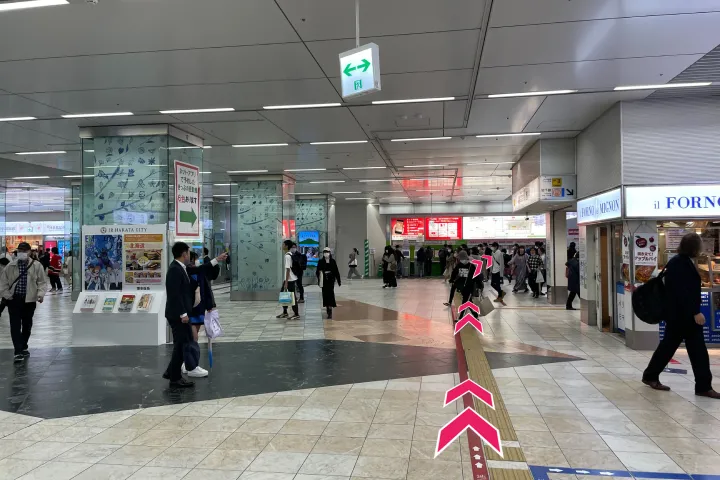路線指南(於JR博多站下車):①出閘後往售票處的右方前進。